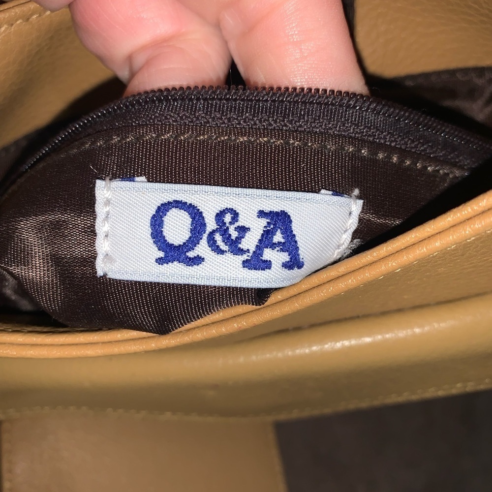 Q&A Small Tan Purse and Wallet - Picture 9 of 14